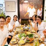 Khách hàng cảm thấy hồ hởi và vui vẻ, tạo nên không khí tràn ngập niềm vui tại Nhà hàng Chay Phương Mai.