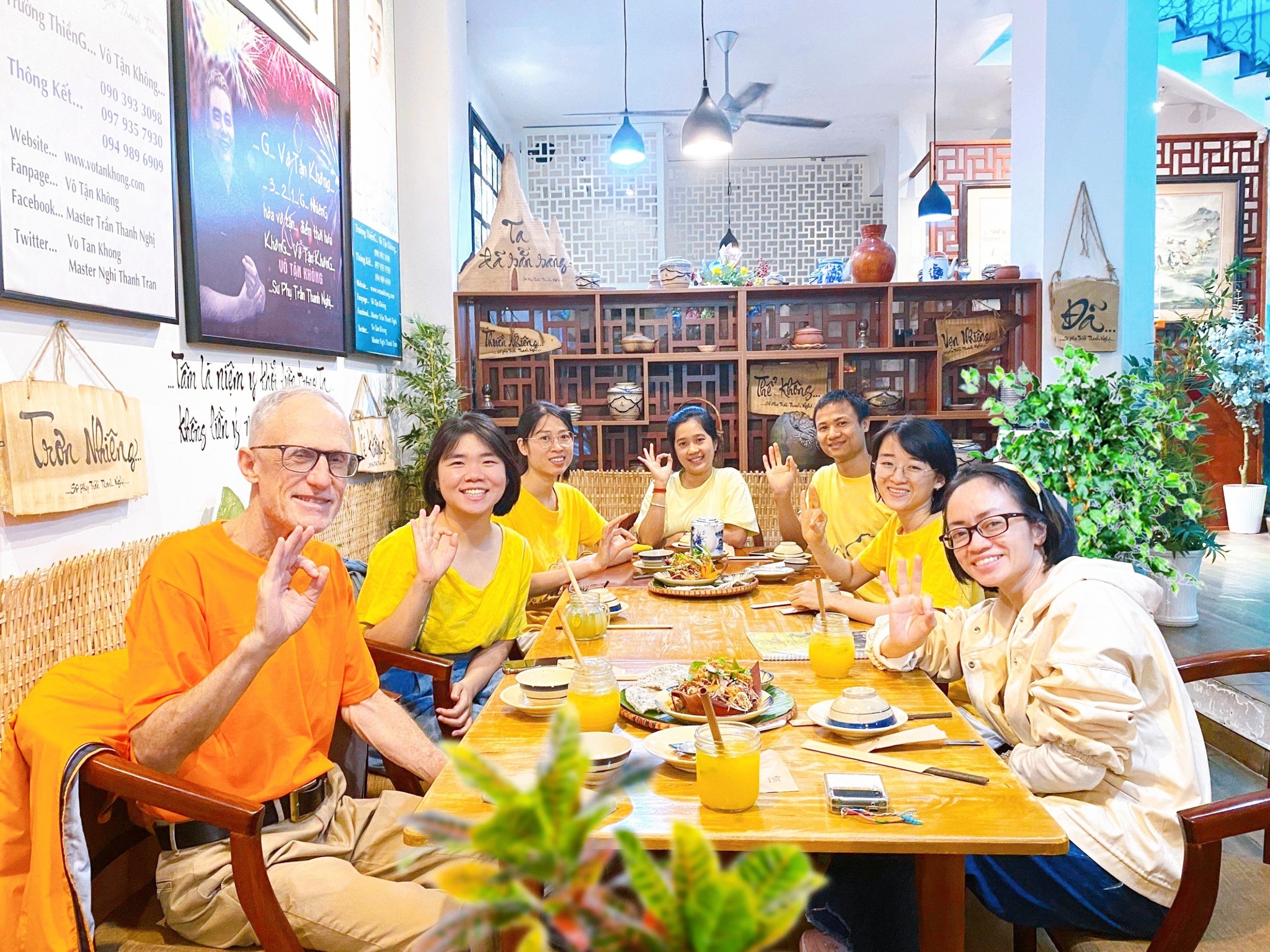 Foreign guests enjoying their first tasting of Vietnamese vegetarian dishes at Nhà hàng chay Phương Mai