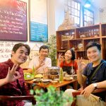 Mỗi nụ cười là một chứng nhận cho sự yêu thích chay và hài lòng với bữa ăn đặc sắc của Nhà hàng Chay Phương Mai.