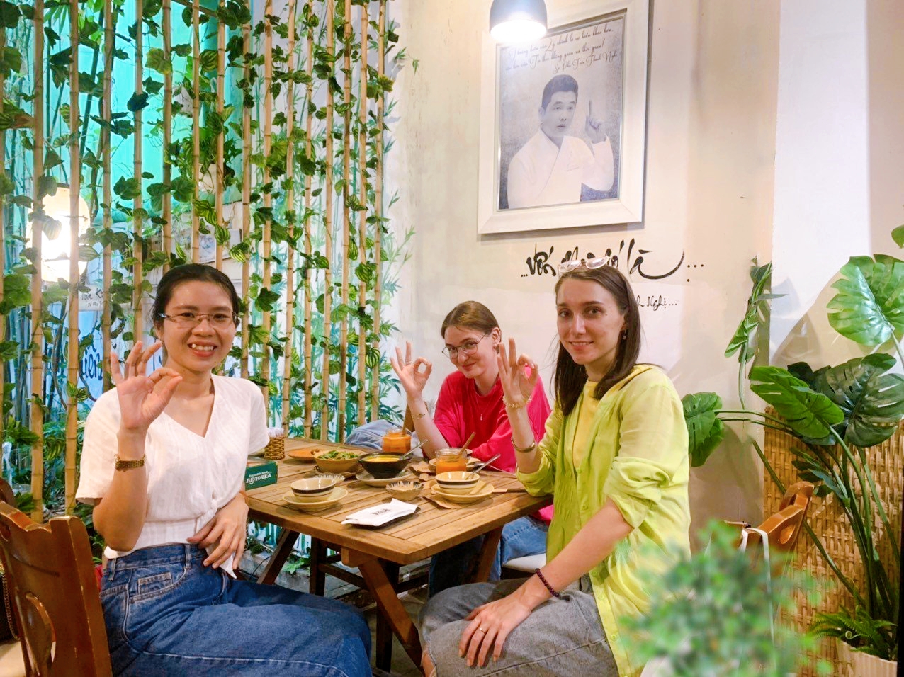 Foreign guests sharing a joyful meal together at Nhà hàng chay Phương Mai