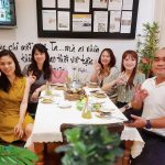 Thực khách thể hiện sự hài lòng và niềm đam mê với mỗi đợt ăn tại Nhà hàng Chay Phương Mai.