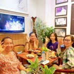 Nhà hàng Chay Phương Mai - Nơi tinh thần vui vẻ và năng động bùng nổ, làm sống động không khí quán.