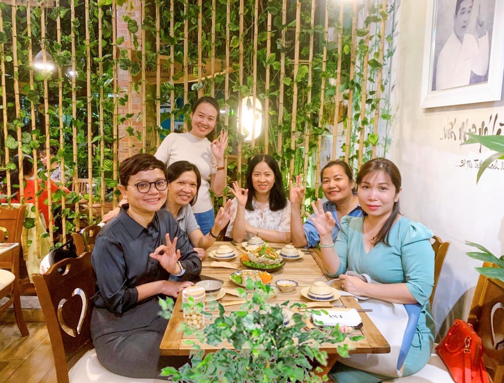 Bức tranh về sự hiện đại và trẻ trung, làm cho Nhà hàng Chay Phương Mai trở thành điểm hẹn của giới trẻ.