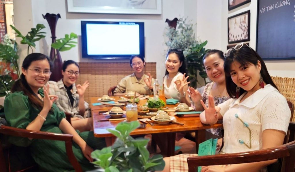 những người phụ nữ xinh đẹp chọn phương mai chay quán, 82/86F Võ Thị Sáu, P. Tân Định, Q.1, Sài Gòn để ăn tối