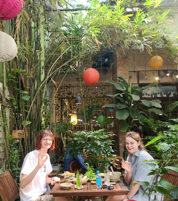 Overseas tourists eating vegetarian dishes at Phuong Mai Restaurant.