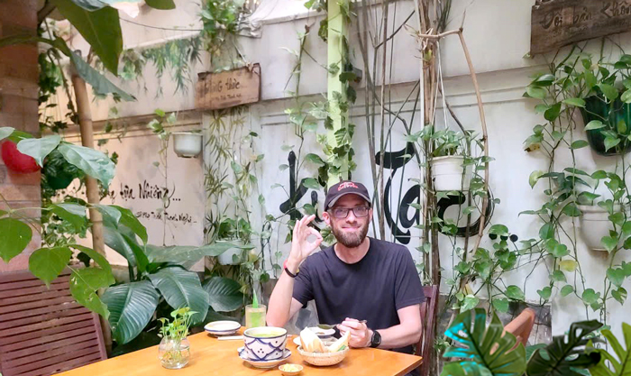 International travelers enjoying a vegan food stop in Vietnam