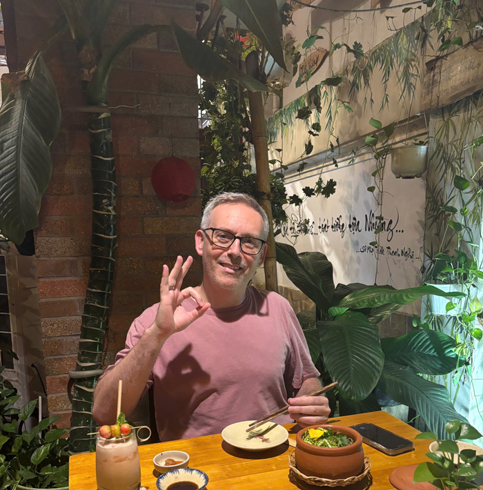Tourists enjoying vegan Vietnamese meals at Phuong Mai