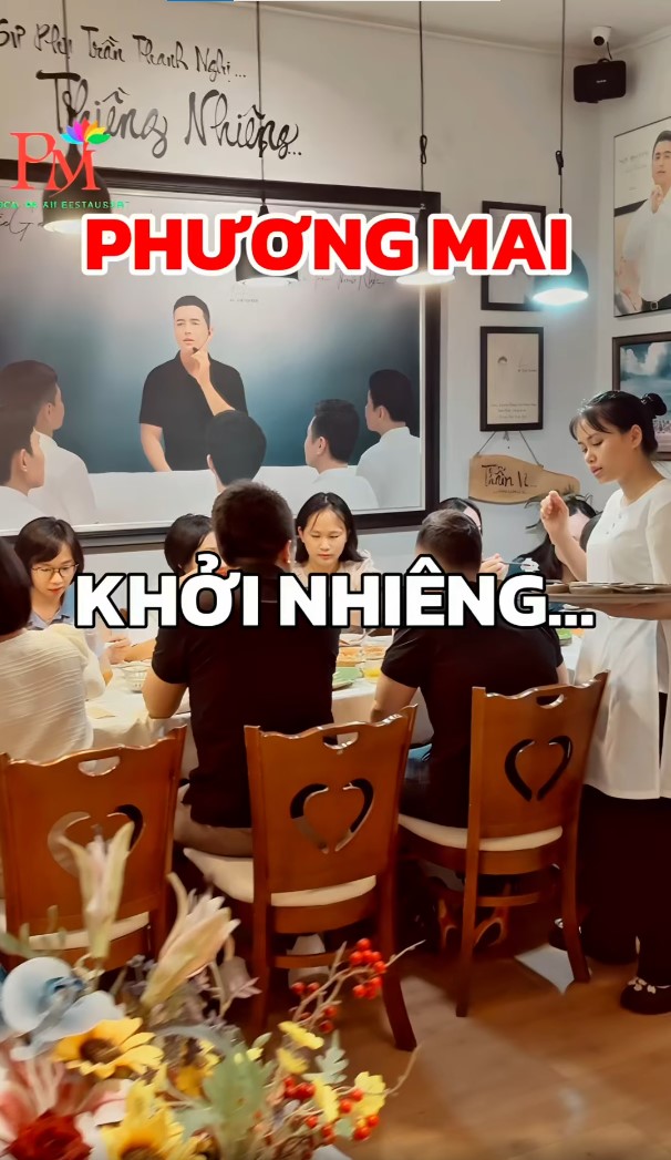 Không gian bên trong Nhà hàng chay Phương Mai tại 82/86F Võ Thị Sáu, P. Tân Định, Quận 1, TP.HCM với ánh sáng dịu, bàn gỗ mộc và cảm giác thanh tịnh giữa lòng Sài Gòn.